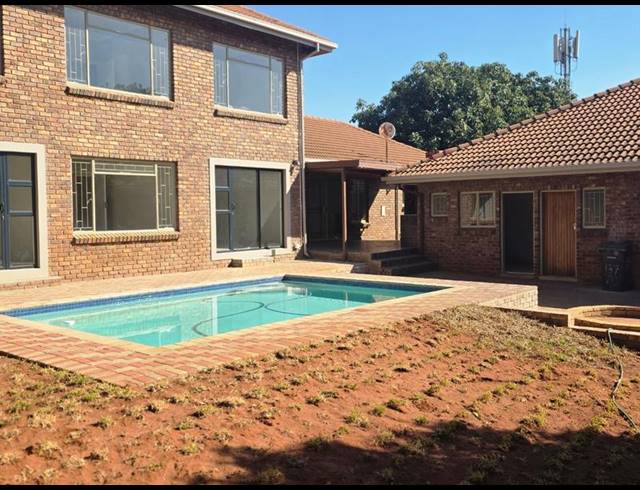 6 BEDROOM HOUSE FOR SALE IN WONDERBOOM